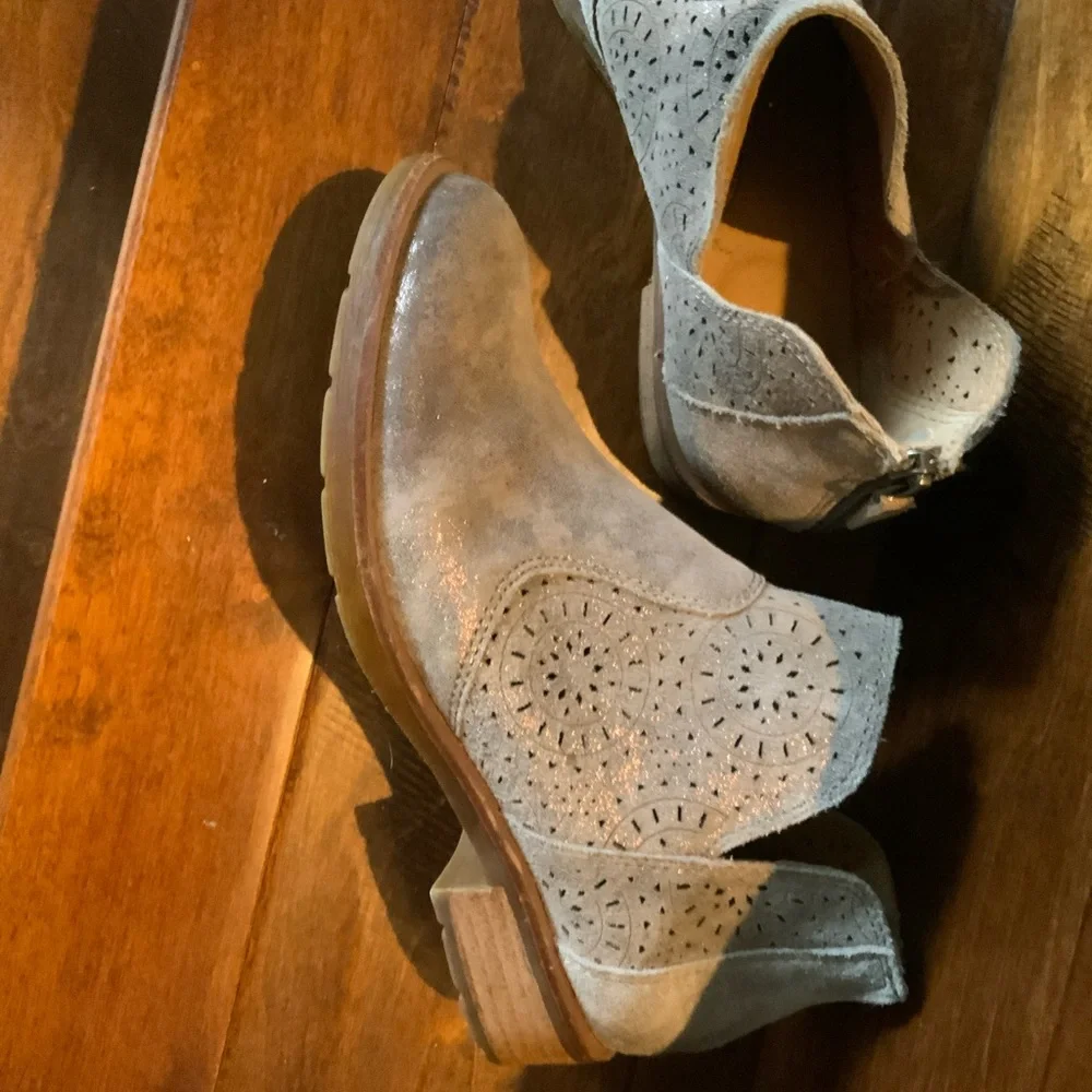 Booties by soft. - Picture 3 of 4